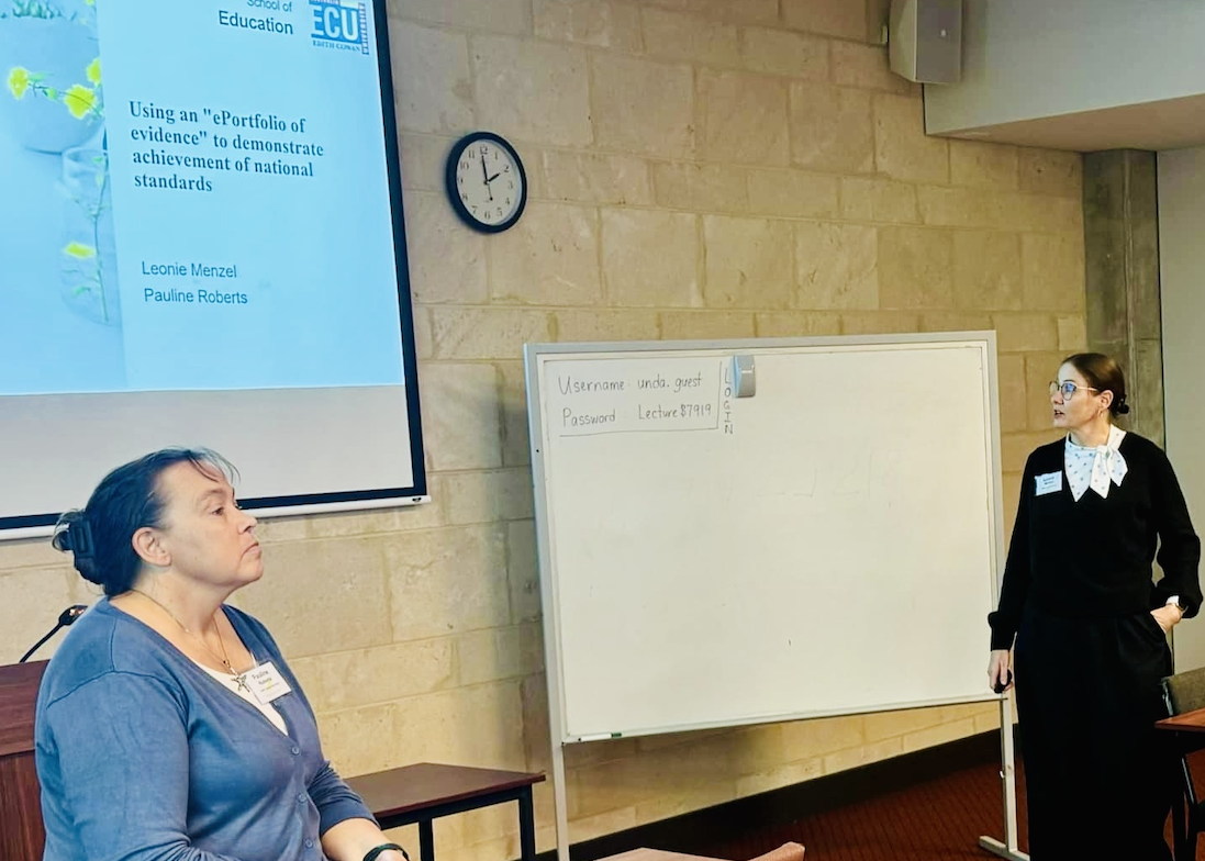 Photo: Leonie Menzel and Pauline Roberts